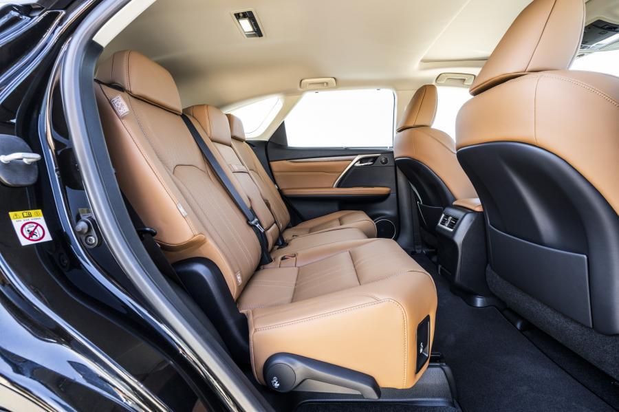 Интерьер Lexus RX450hL 2019 года  (WW) (фото 11 из 11)